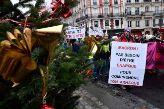 Dünyadan Noel manzaraları: İsyan, grev, dans!