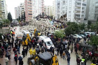 Deprem nedeniyle Adana'da meydana gelen yıkımlarda çok sayıda kişi hayatını kaybetti (1. gün)