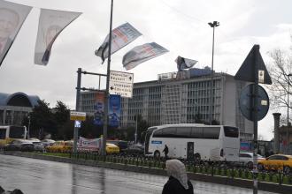 İstanbul'un kalbi Fatih'te kıyasıya yarış: AKP'nin kalesini yoksulluk sallıyor