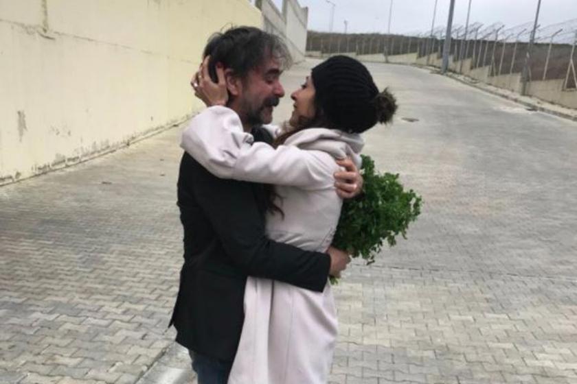 Gazeteci Deniz Yücel 1 yıl sonra serbest bırakıldı