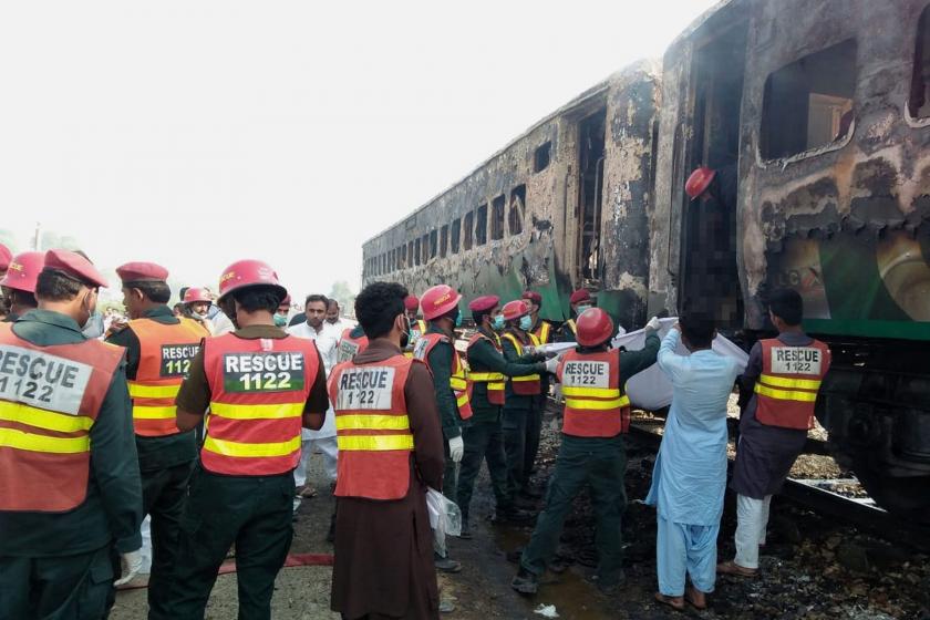 Pakistan'da yolcu treninde yangın: 74 ölü, 40'tan fazla yaralı