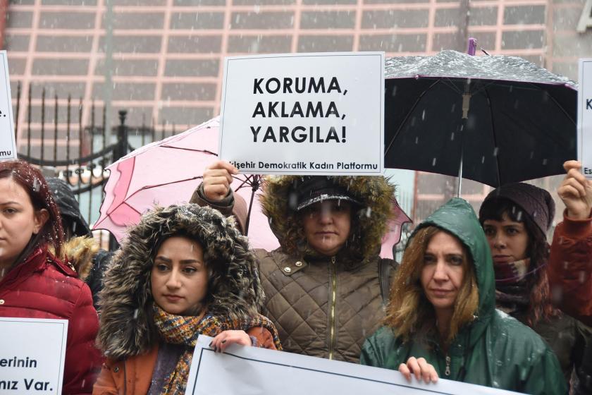 Eşini darbeden kocaya ödül gibi ceza: Tutuksuz yargılandı, para cezası aldı