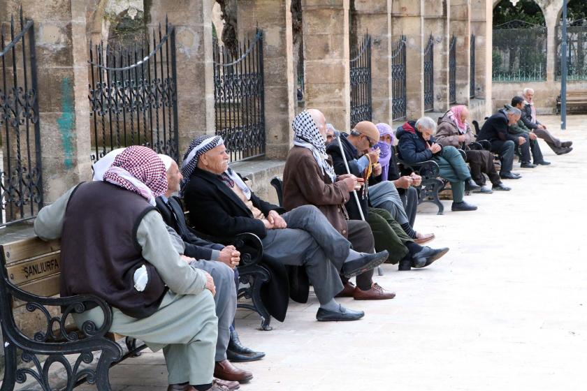 65 yaş ve üstü ayrıca kronik rahatsızlığı olanlara sokağa çıkma sınırlaması