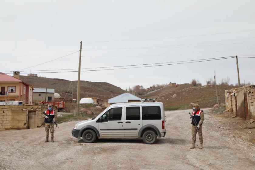 Van'da umreden dönen bir kişi koronavirüs nedeniyle öldü, mahalle karantinaya alındı