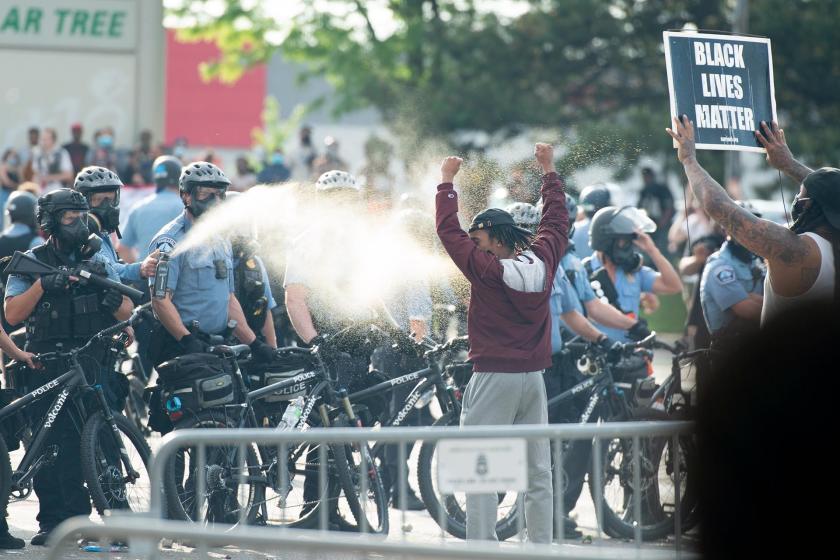 ABD'de George Floyd'un ölümünü protesto edenlere polis müdahale etti