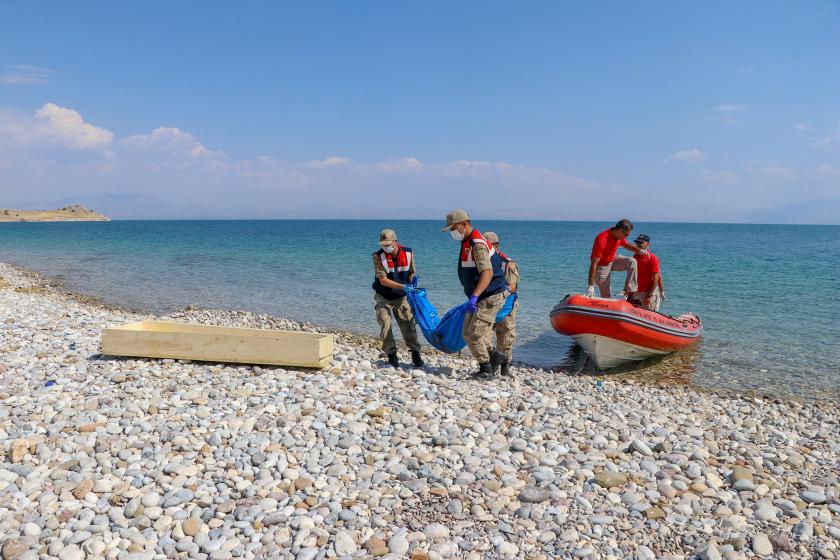 Van Barosu, Van Gölü'nde batan mülteci teknesi ile ilgili adli tıp notlarını paylaştı