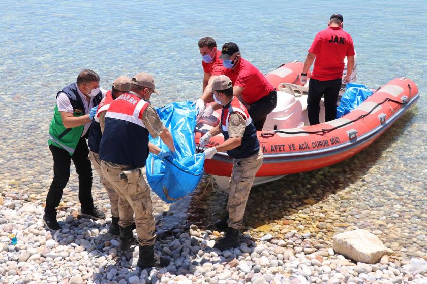 Van Gölü'nde batan mülteci teknesinde 60 kişinin cansız bedenine ulaşıldı