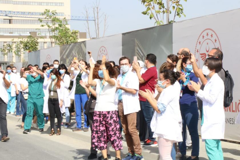 Çam ve Sakura Şehir Hastanesi sağlık emekçilerinin eylemine özel güvenlik engeli