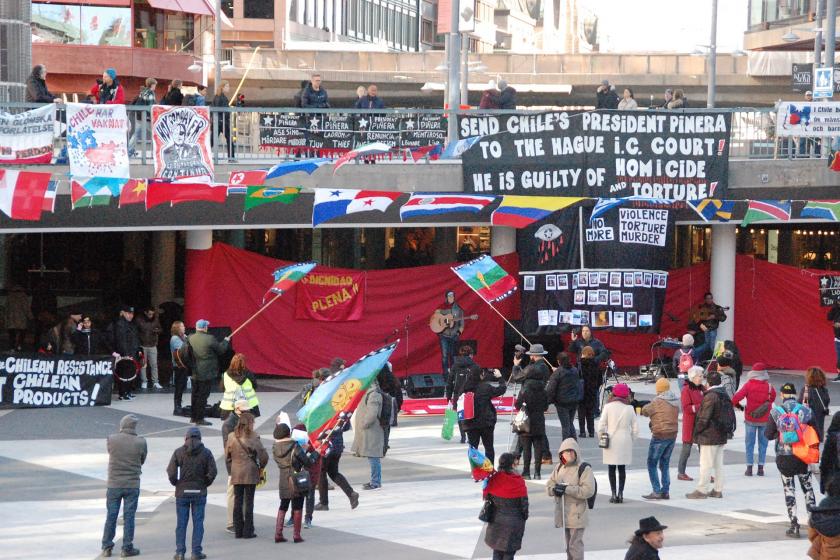 İsveç’te Şili’deki protestolarla dayanışma gösterisi