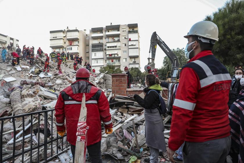 JMO İzmir Şube Başkanı: Yıkımlar zemine uygun bina yapılmamasından kaynaklı