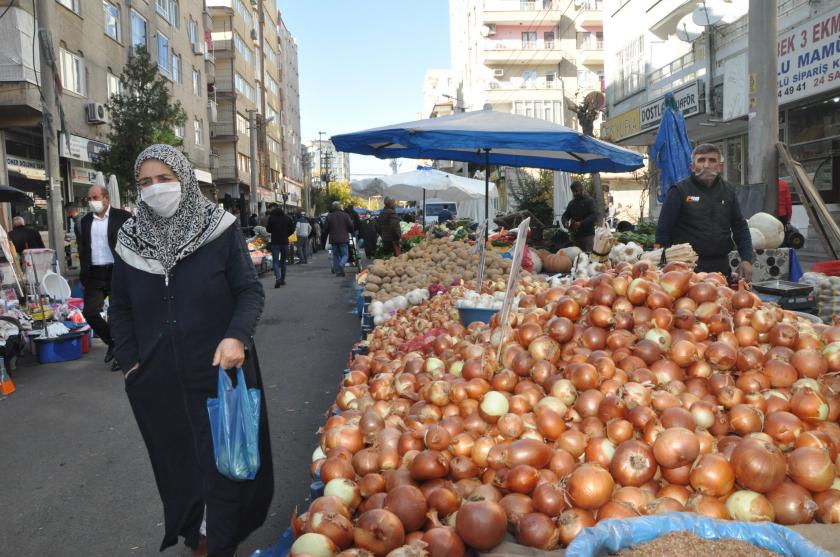 Pazarda torbalar dolmuyor satılmayan ürün çöpe gidiyor