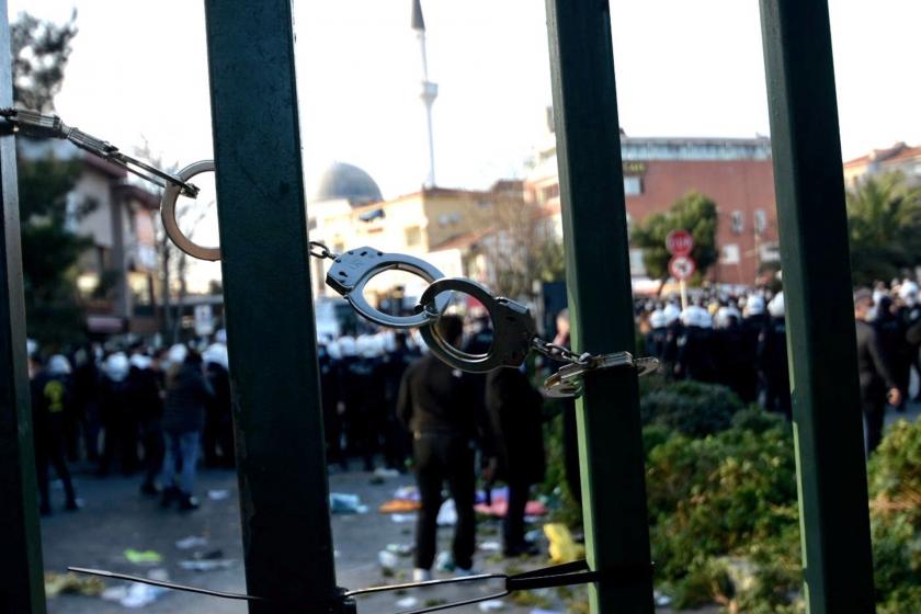 Boğaziçi Üniversitesi kapısına takılan kelepçeyle ilgili inceleme başlatıldı