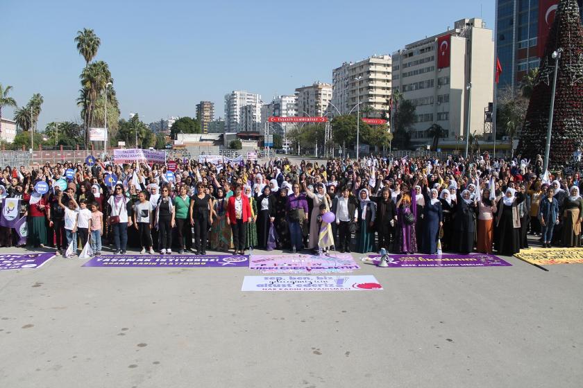 Adana 8 Mart mitingine Boğaziçi ve LGBTİ+ yasağı