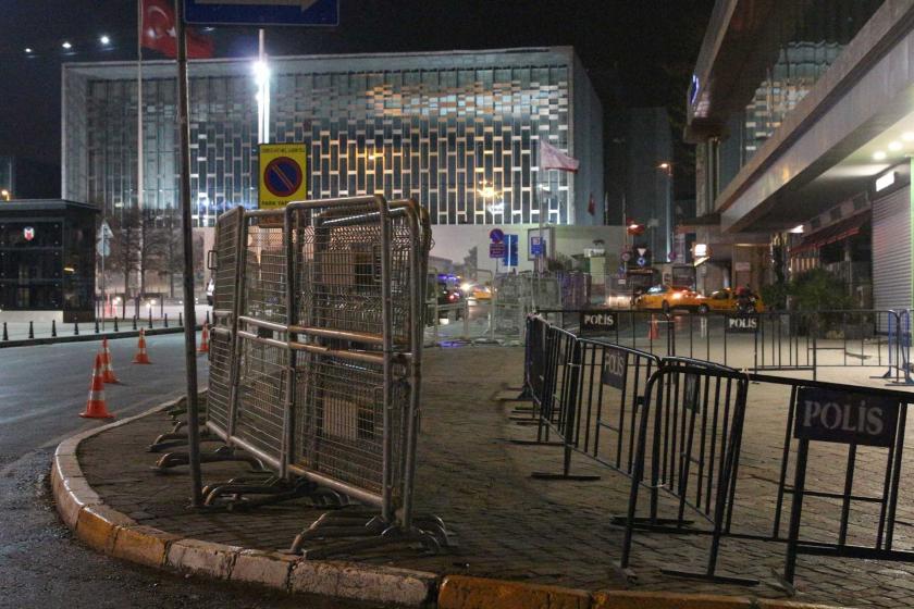 1 Mayıs öncesi Taksim Meydanı ve Gezi Parkı bariyerlerle çevrildi