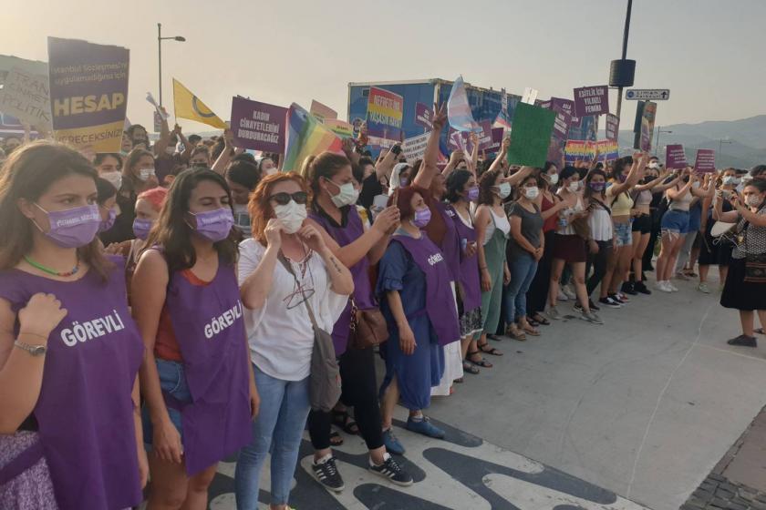 İzmir’de kadınlar engel tanımadı: Mücadeleye devam edeceğiz