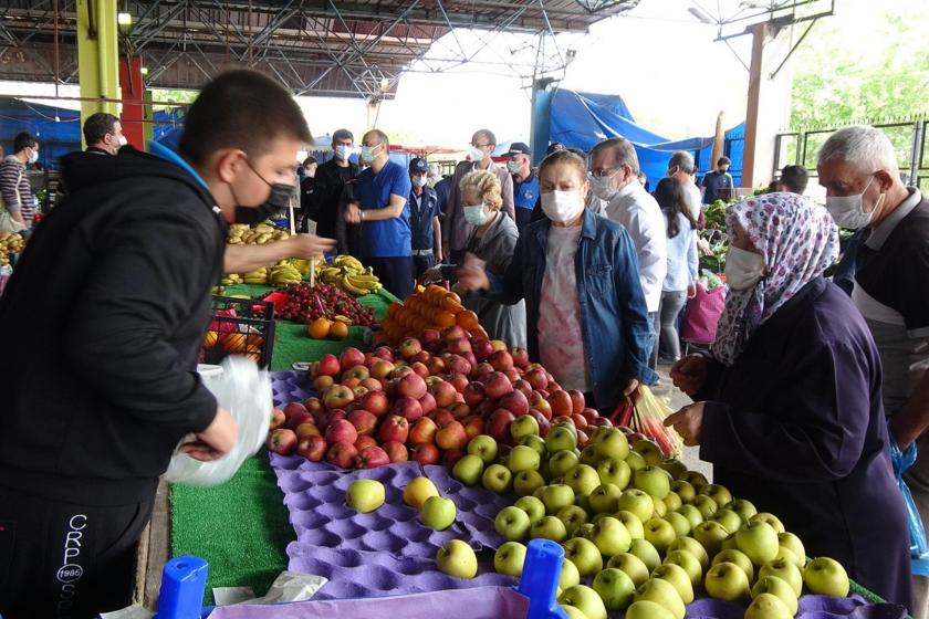 "Porsiyonlar küçüldü", tek torbaya iki ailenin pazar alışverişi sığıyor