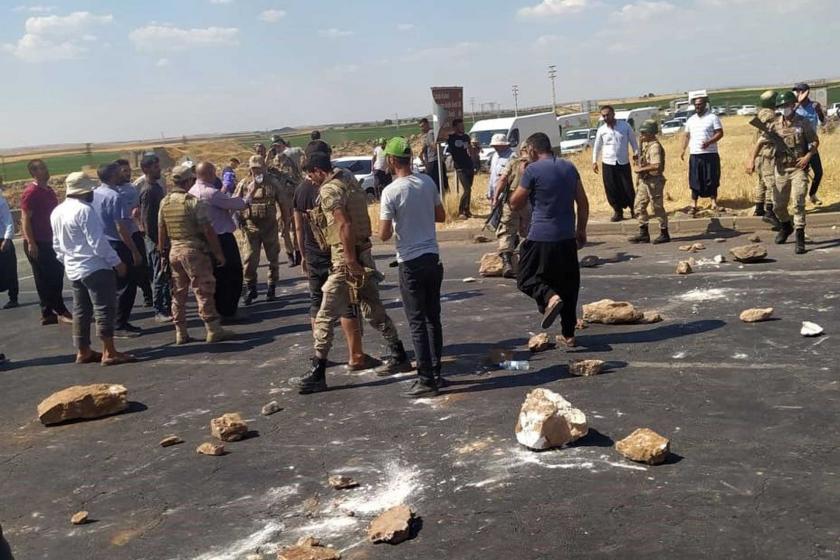 Urfa'da elektrik kesintisini protesto eden çiftçiler kelepçelenerek ifadeye götürüldü