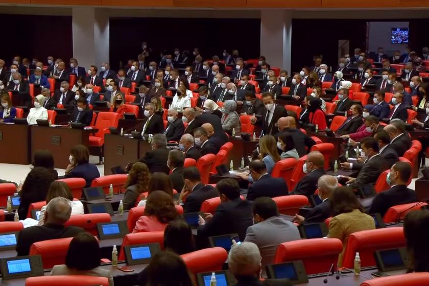 Sansür yasası Mecliste | Sibel Hürtaş: Halkı yanıltıcı bilgi neye ve kime göre belirlenecek?