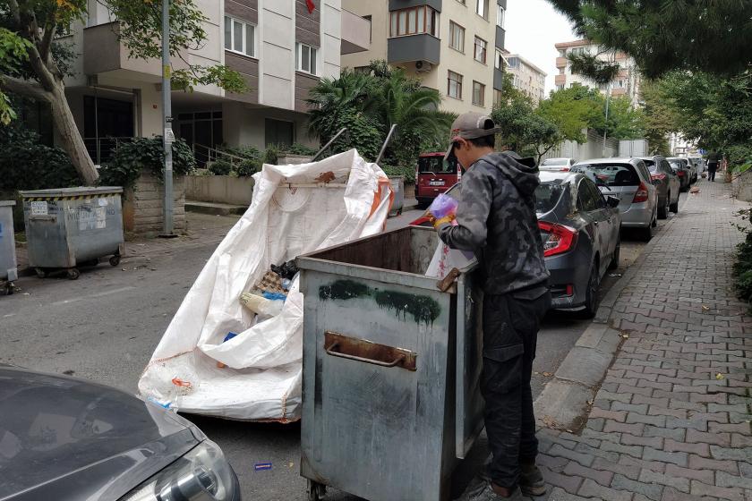 Geri dönüşüm işçisi Seher: Çekçek elden gitmesin diye çuvalla dolaşıyorum