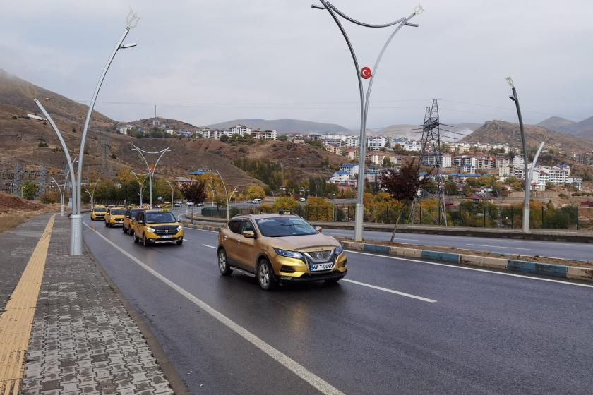 Akaryakıta gelen zamlar sonrası Dersim'de taksiciler eylem yaptı: Hayat pahalılığı bizi bitirdi