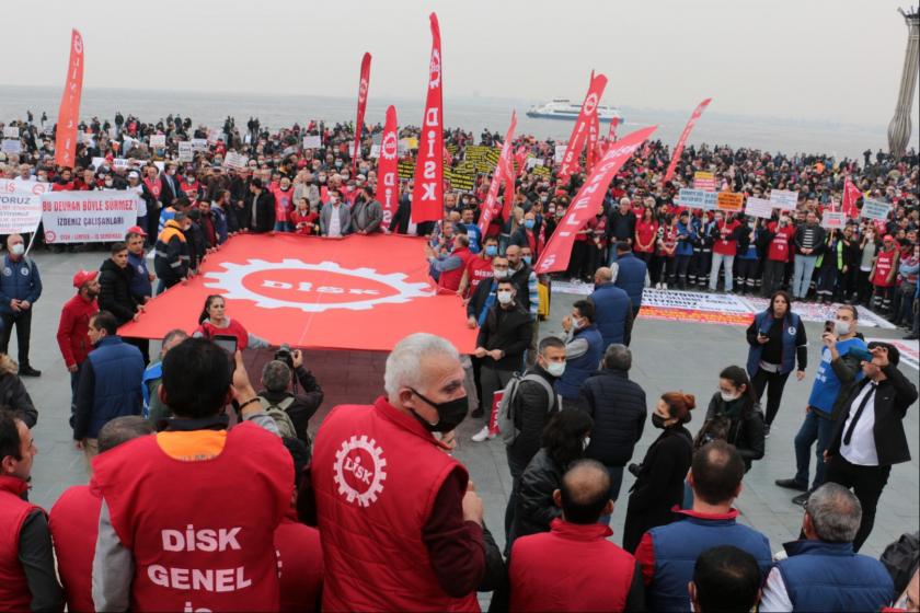 “Geçinemiyoruz” diyen DİSK üyesi binlerce işçi sokağa çıktı