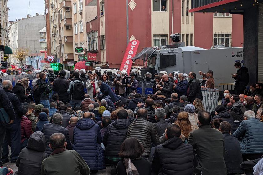 İstanbul’da HDP Bahçelievler ilçe binasına saldırı: 2 kişi hafif yaralandı