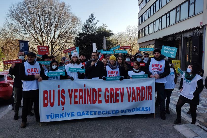 BBC İstanbul Bürosunda çalışan TGS üyesi gazeteciler greve çıktı