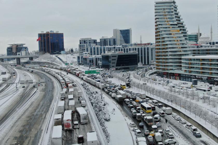 İstanbul'da okullar beklenen kar nedeniyle 14 Mart'a kadar tatil edildi