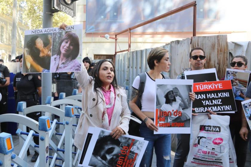 İstanbul'da İran Konsolosluğu önünde eylem: Kadınlar İran rejimini alaşağı edecek