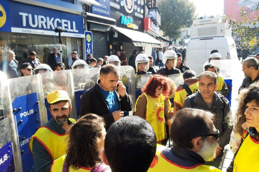 İstanbul'da öğretmenler iş bıraktı; Eğitim Sen'in yürüyüşü engellendi, Eğitim-İş Bakırköy'den seslendi