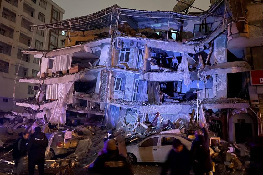 Maraş'ta 7,4 büyüklüğünde deprem meydana geldi