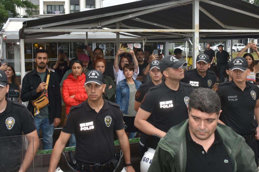 İzmir Barosu'nun düzenlediği 'Onur Ayı Kahvaltısı' etkinliğine saldırı girişimi