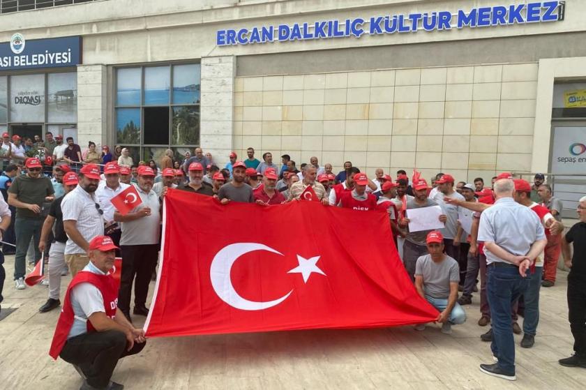 Dilovası Belediyesi işçileri ek zam talebiyle eylem yaptı