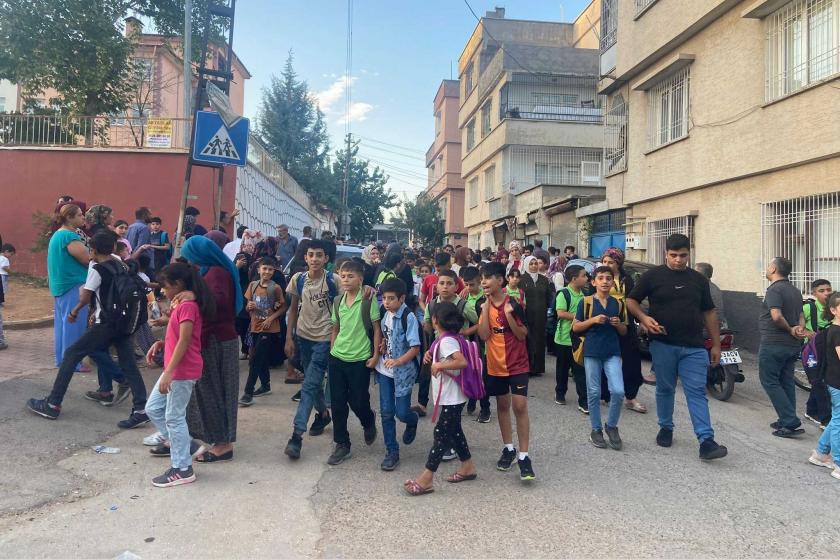 Okullarda bir öğün yemek acil ihtiyaç: "Sandviçinden ısırabilir miyim?"