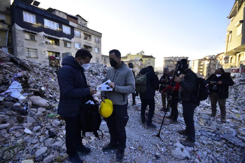 RSF'den depremin yıl dönümünde açıklama: Gazeteciler hem depremden hem baskılardan çekti