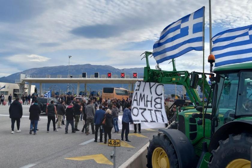 Yunanistan'da polis çiftçilere biber gazıyla müdahale etti