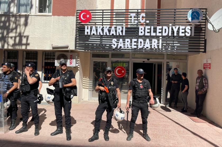 Kayyuma tepkiler devam ediyor: Bugün sesimiz gür çıkmazsa yarın mırıldanamayız bile