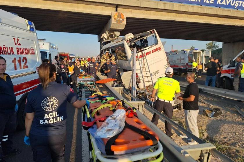 Ankara'da yolcu otobüsü köprü ayağına çarptı: 9 ölü 26 yaralı