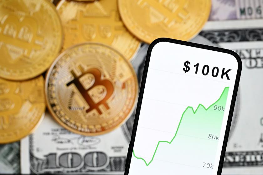 Bitcoin'in fiyatı 100 bin doları geçti