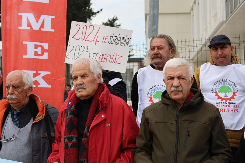 Emeklilerden tiyatro oyunuyla protesto