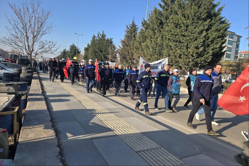 Çayırhan Maden ve Termik Santral işçileri yeniden yürüyüşe geçti: İşçiler Özelleştirme kararının iptali için Ankara’ya yola çıktı