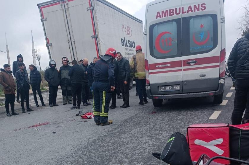 Arnavutköy’de bir motokurye kamyonetin altında kalarak yaşamını yitirdi