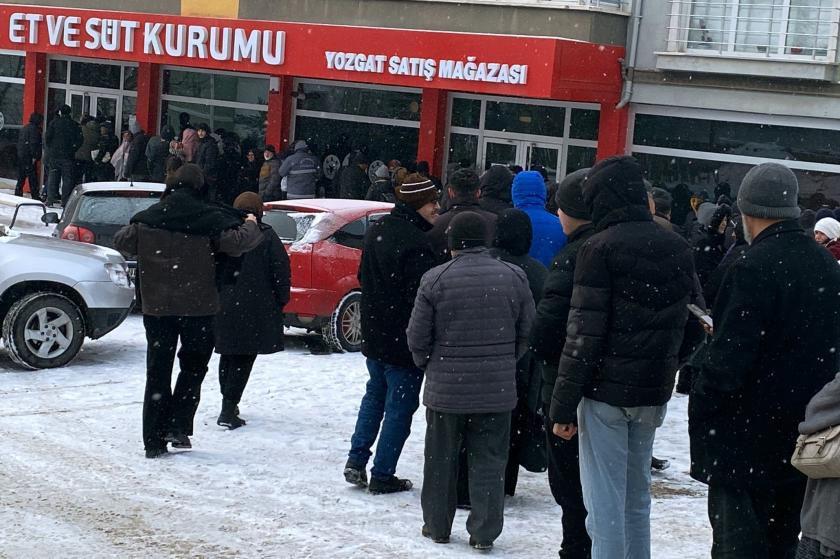 Yozgat’ta ramazan öncesi 'Ucuz et kuyruğu' başladı