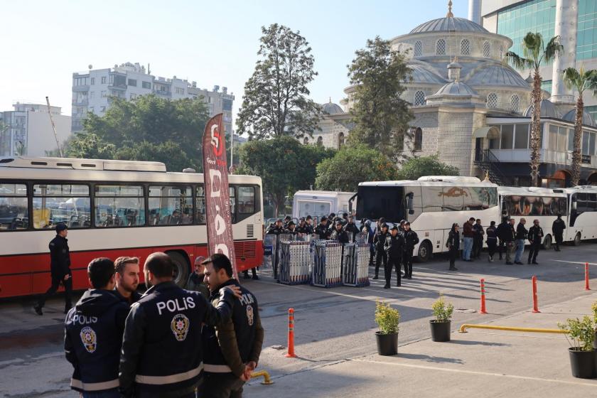 Akdeniz Belediyesi’nde 17 kişi işten çıkarıldı