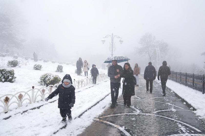 İstanbul'un bazı bölgelerinde kar yağışı etkili oldu