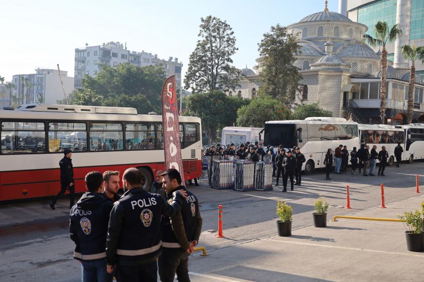 Akdeniz’de kayyım 4 kişiyi daha işten çıkardı