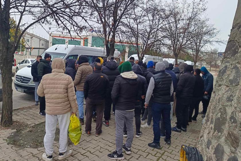 İş bırakan Bulut Tekstil işçileri yüzde 40 zammı aldı