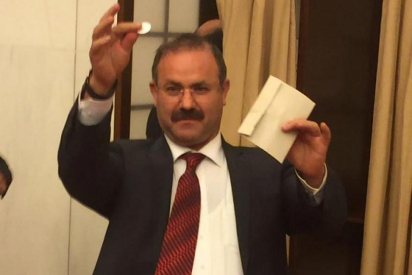 AKP'liler 'En başkancı benim' yarışında