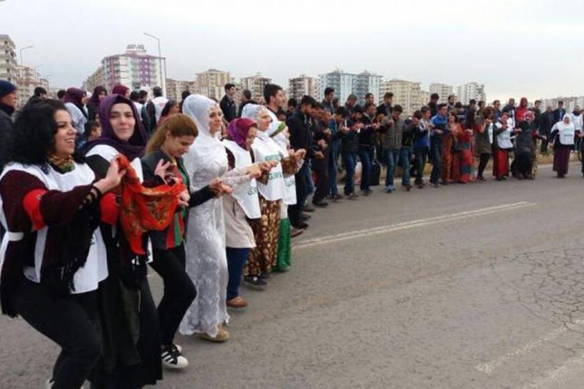 Diyarbakır Newroz halayına durdu