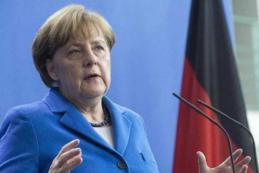 Merkel'den Akhanlı çıkışı: Türkiye Interpol'ü kullanamaz